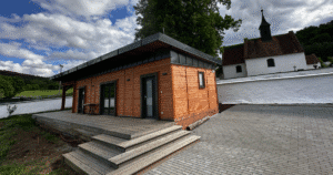 Hlavní pohled na dřevěnou chalupu Pod Pučankou